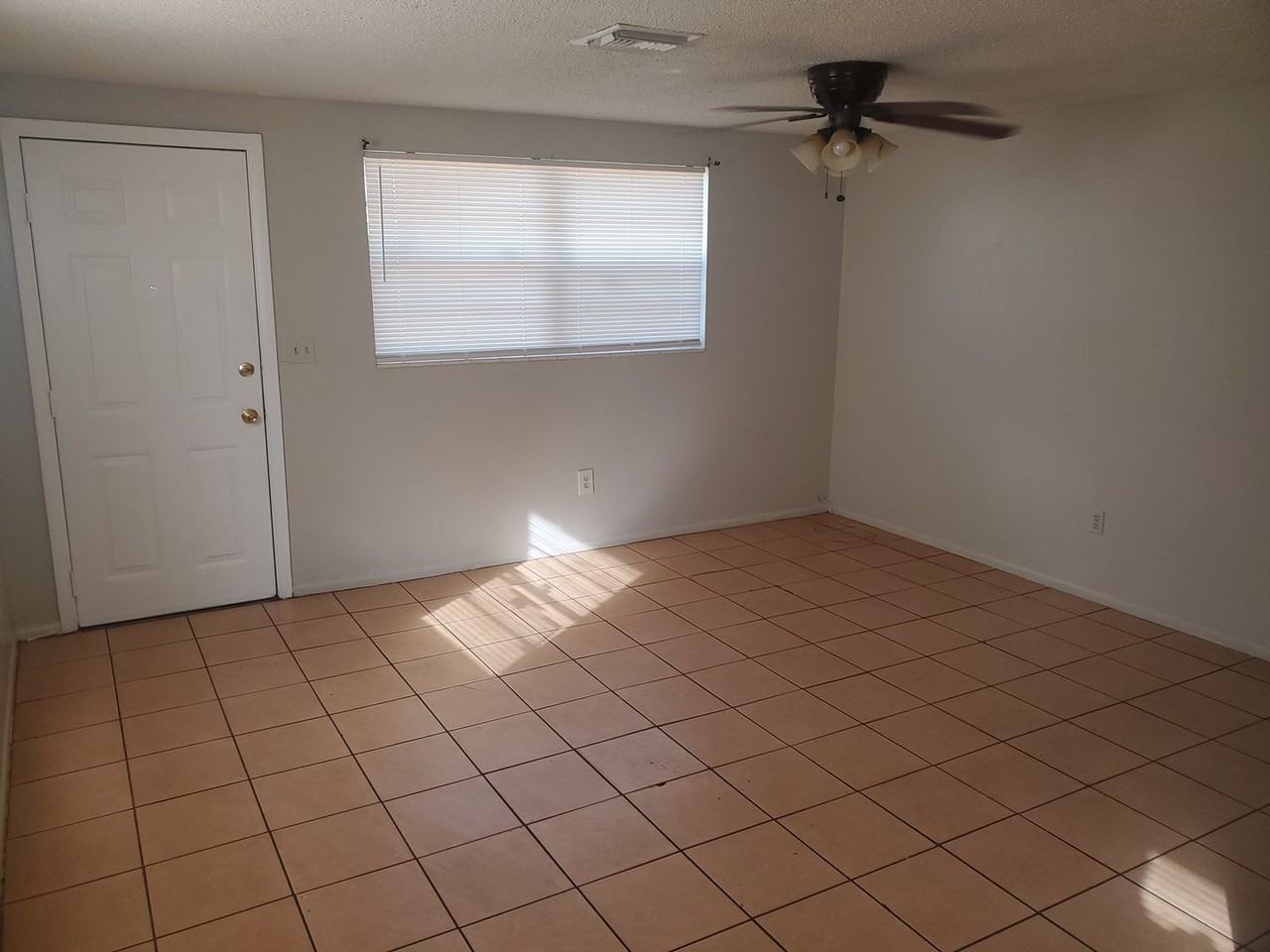 1522 E Eskimo Ave #B - Photo 3 of 8