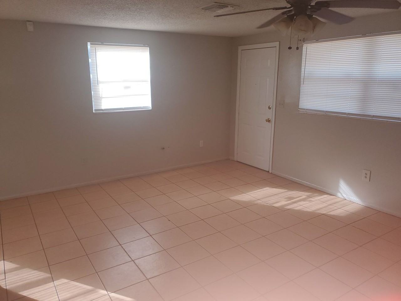 1522 E Eskimo Ave #B - Photo 4 of 8
