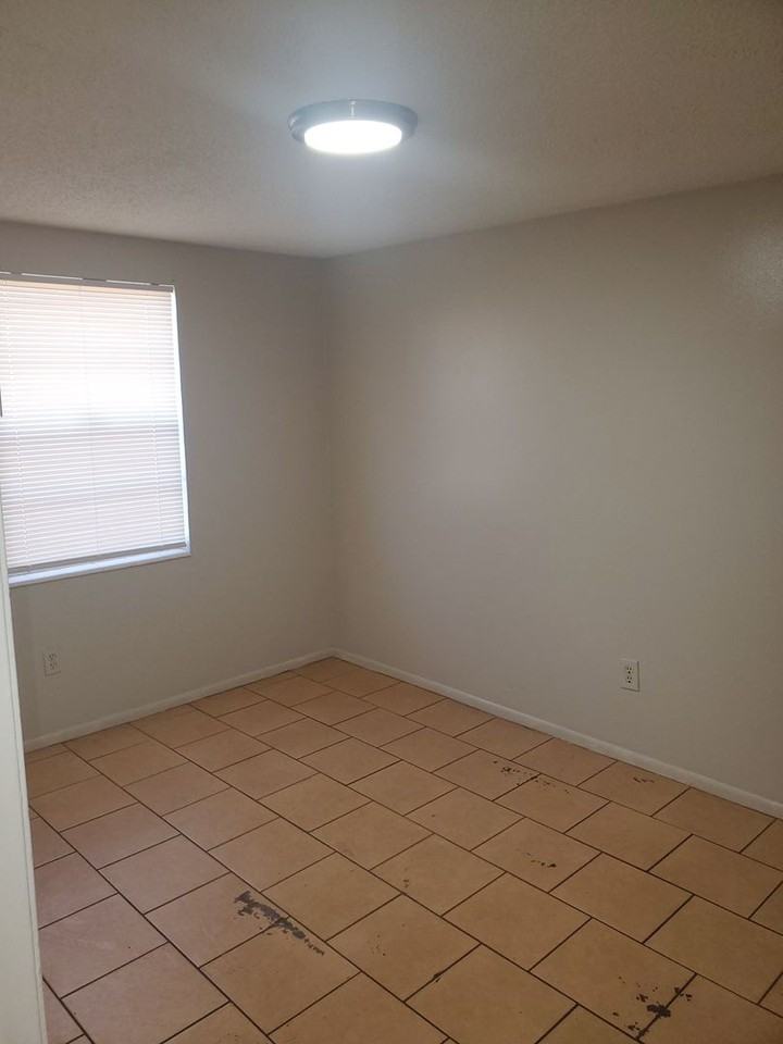 1522 E Eskimo Ave #B - Photo 5 of 8