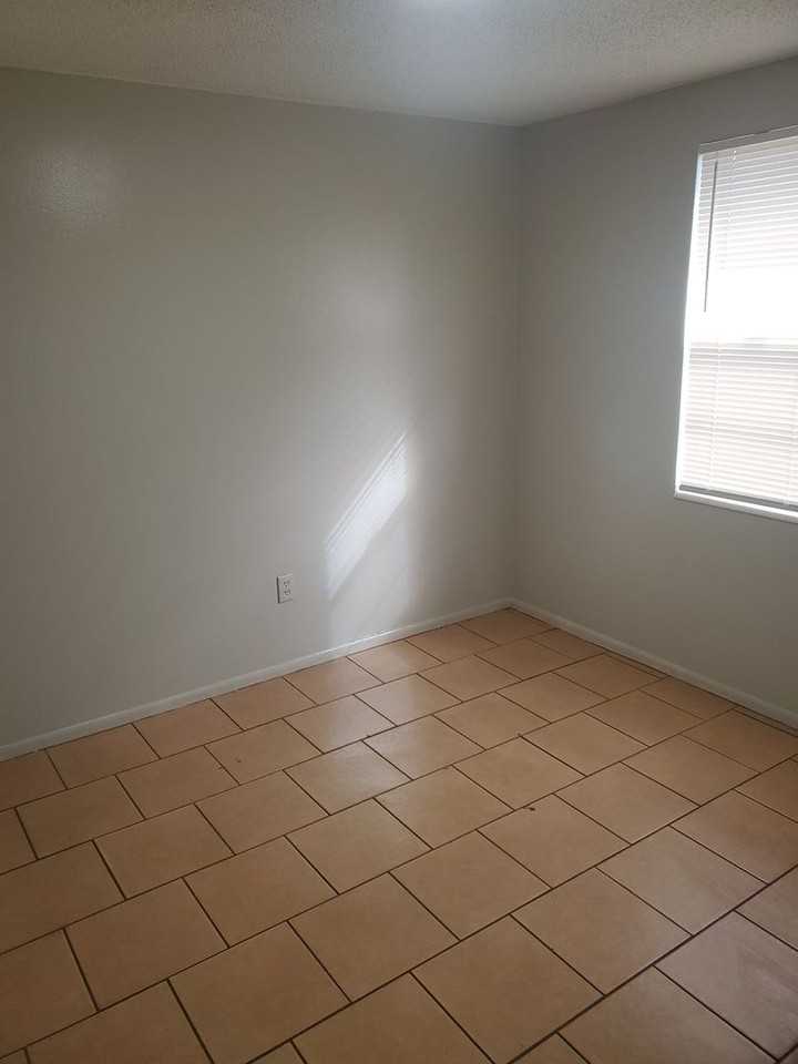 1522 E Eskimo Ave #B - Photo 6 of 8