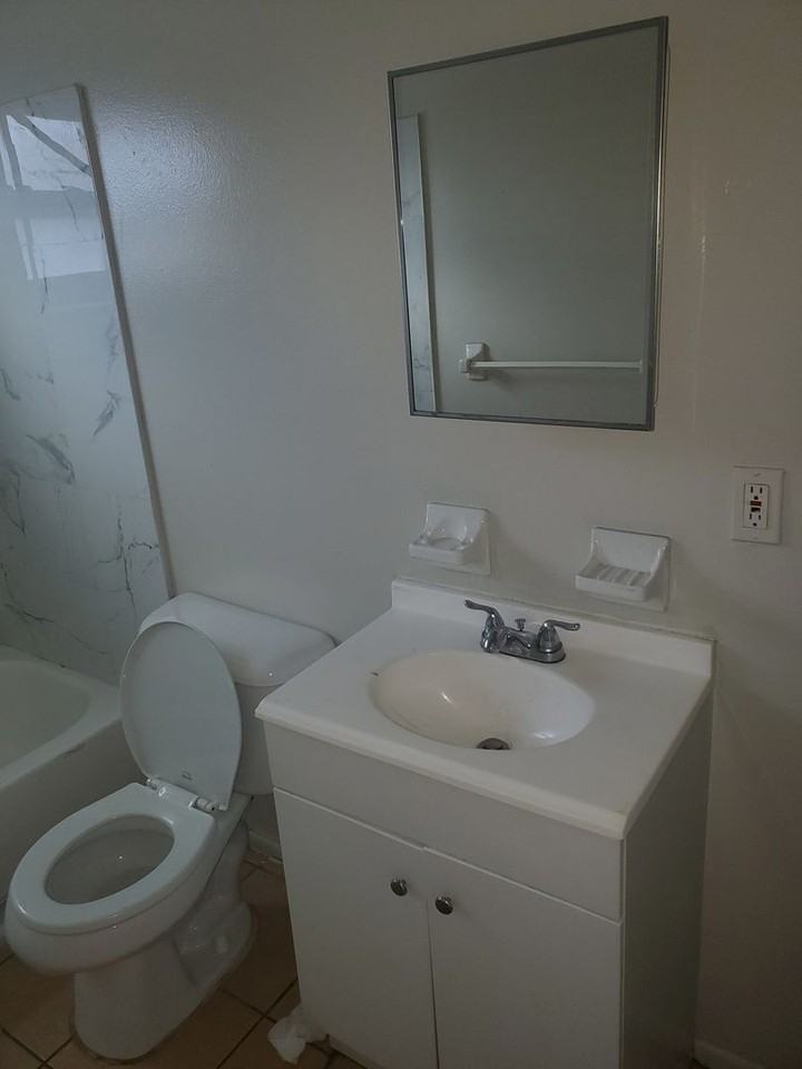 1522 E Eskimo Ave #B - Photo 7 of 8