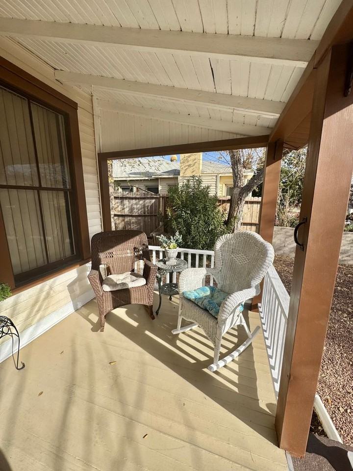 107 E Oak St - Photo 6 of 44