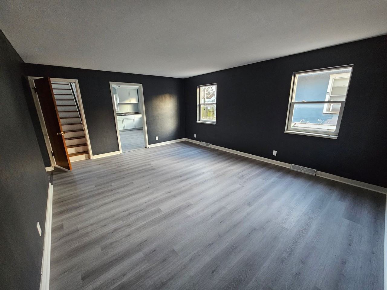 2540 S 9th St - Photo 2 of 9
