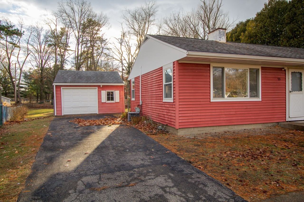 23 Robert Dr - Photo 2 of 15