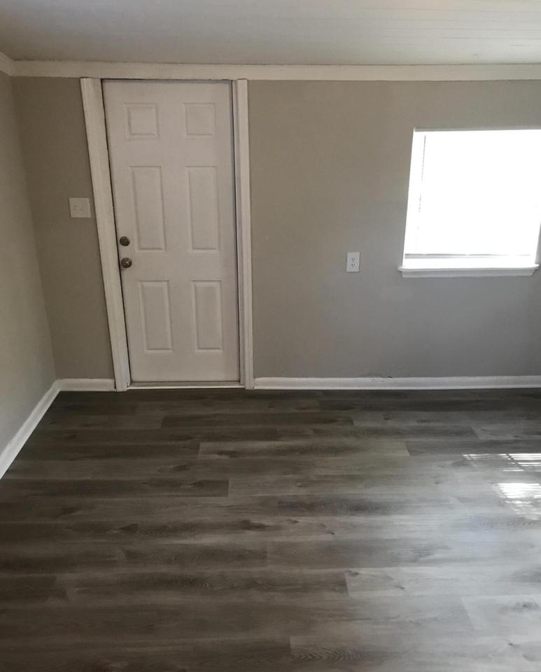 1380 Carvill Ave - Photo 3 of 8