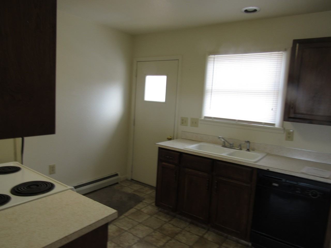 1120 S Nebraska Ave - Photo 6 of 15