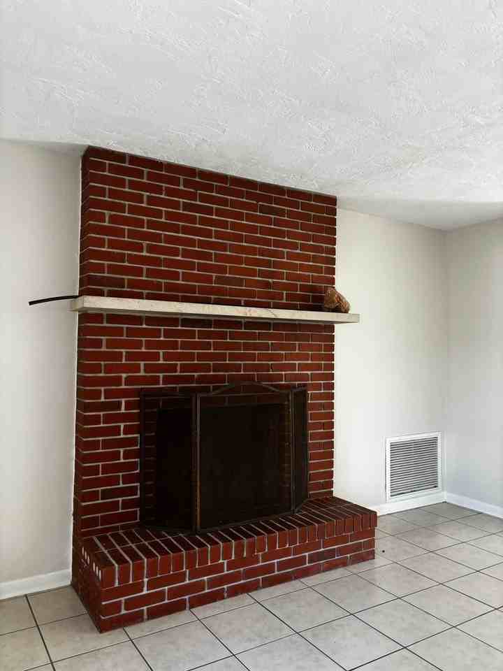 245 Heron Dr - Photo 3 of 32