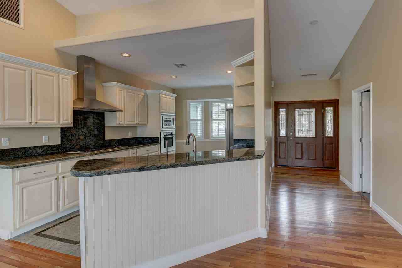 2870 W Crestview Dr - Photo 7 of 50