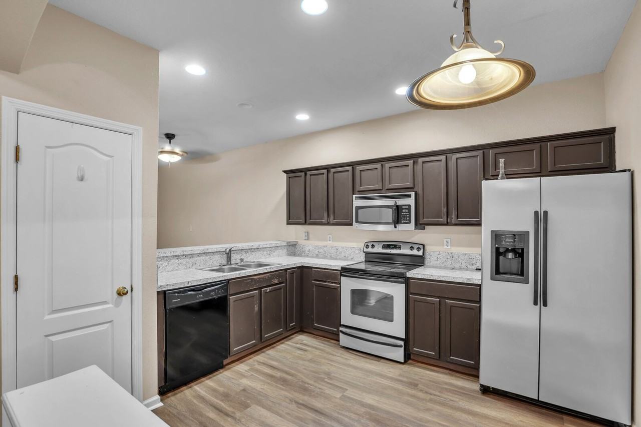 1692 Biscayne Bay Cir - Photo 2 of 17