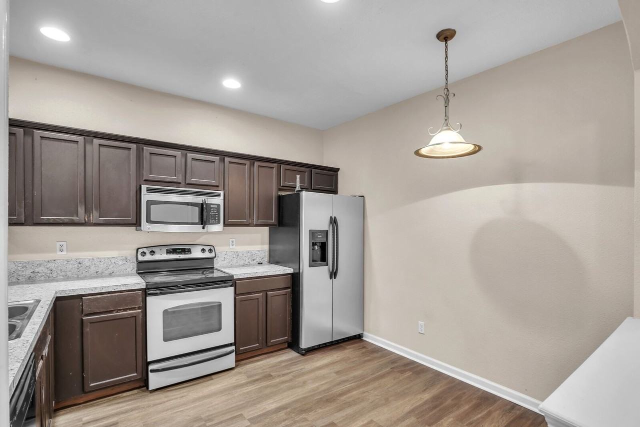 1692 Biscayne Bay Cir - Photo 3 of 17