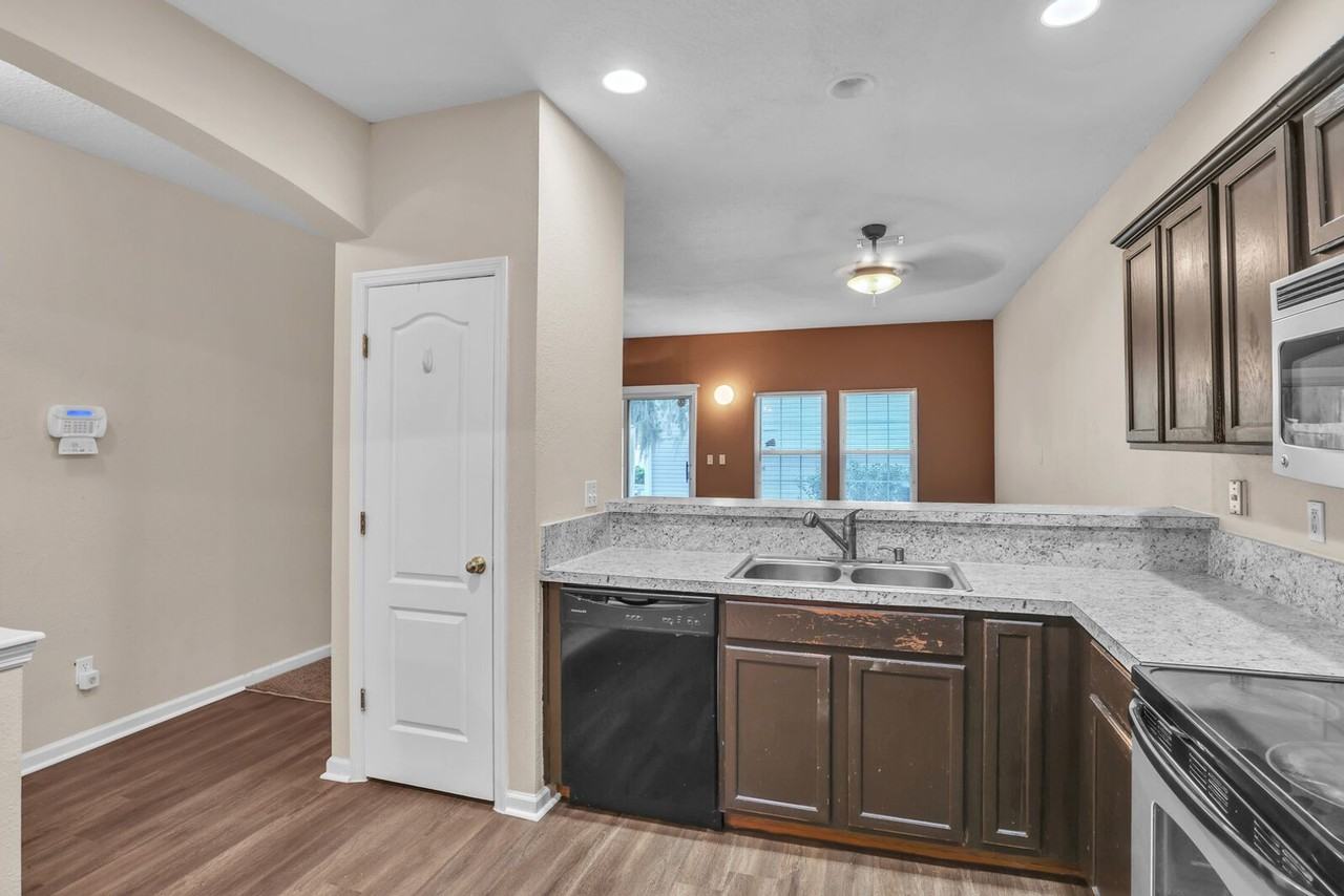 1692 Biscayne Bay Cir - Photo 4 of 17