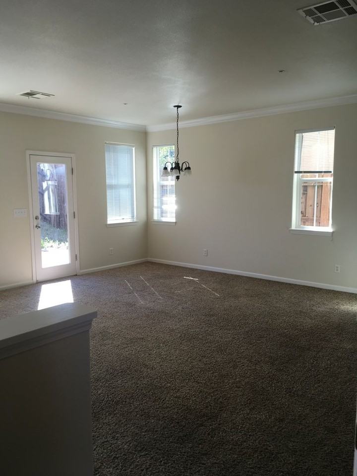 2151 Vienna Way - Photo 3 of 23