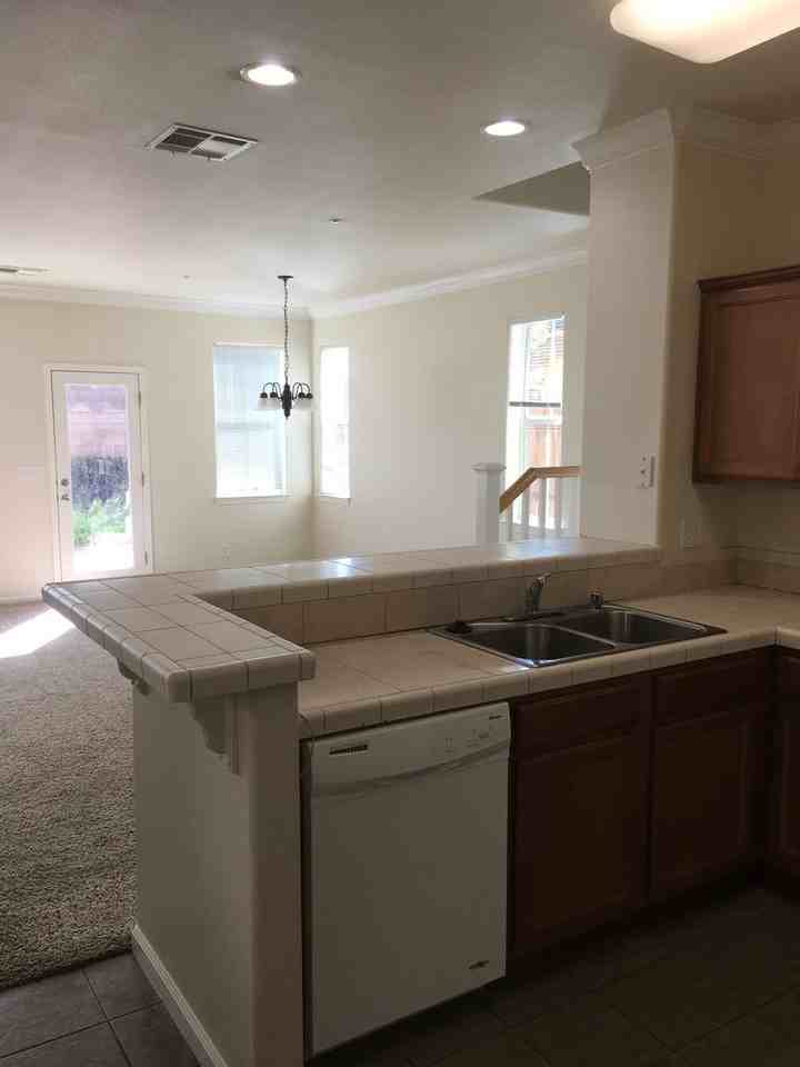 2151 Vienna Way - Photo 5 of 23