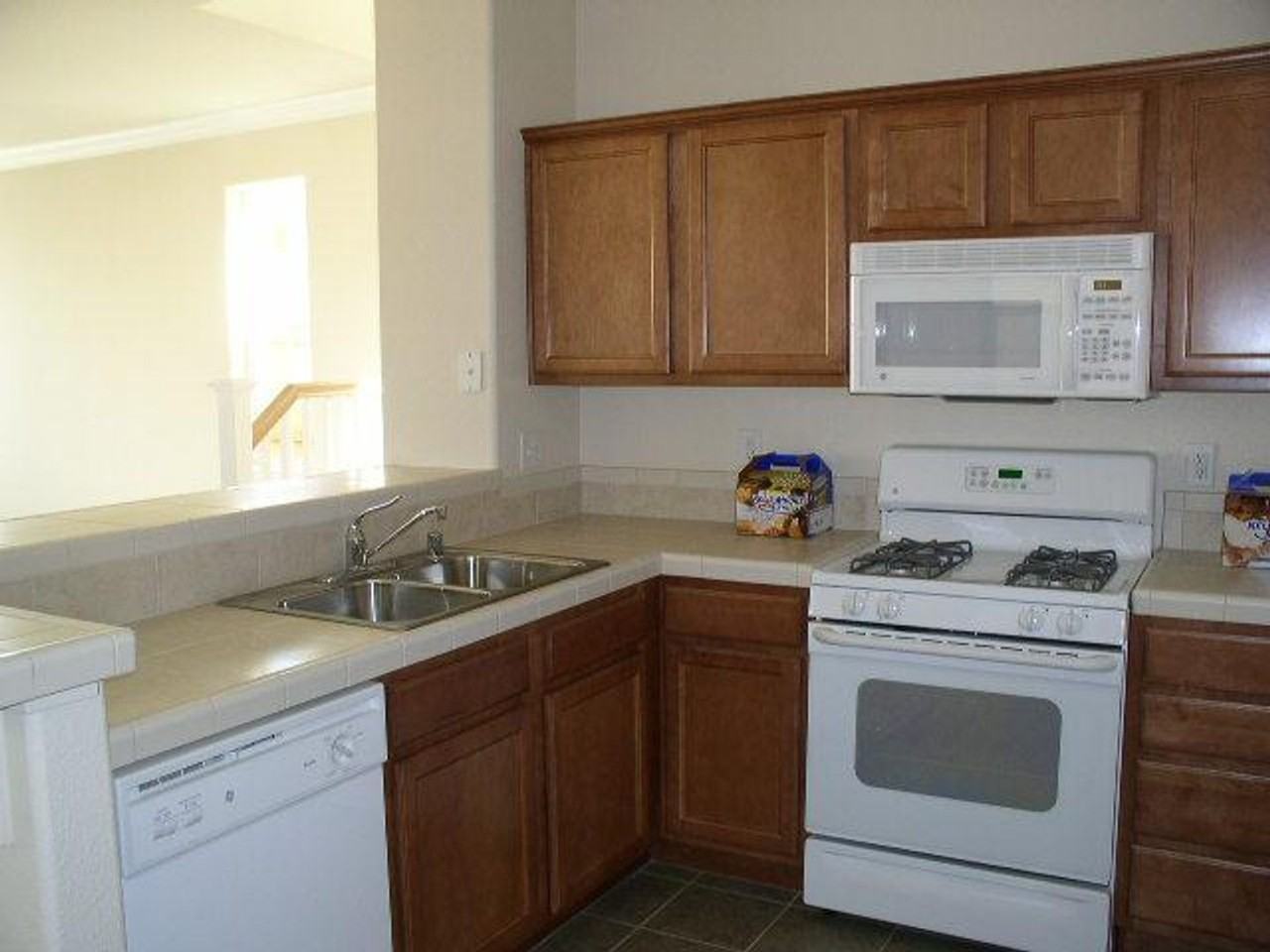 2151 Vienna Way - Photo 6 of 23
