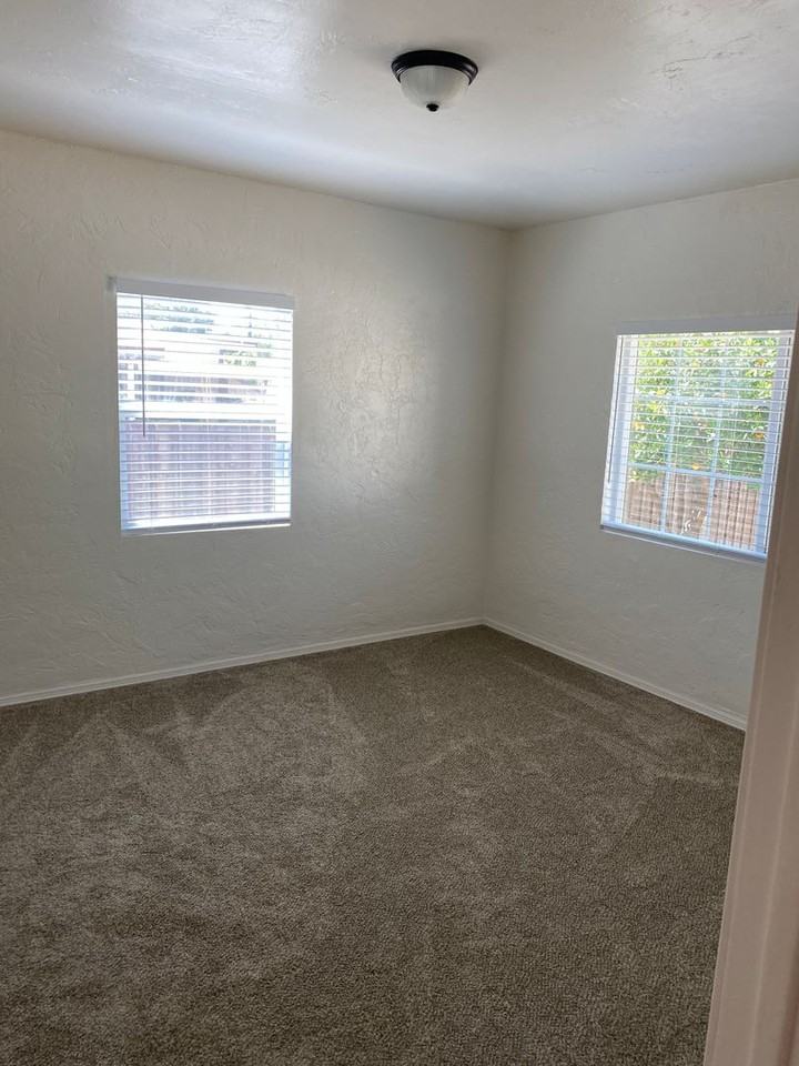 451 Martin St - Photo 5 of 17