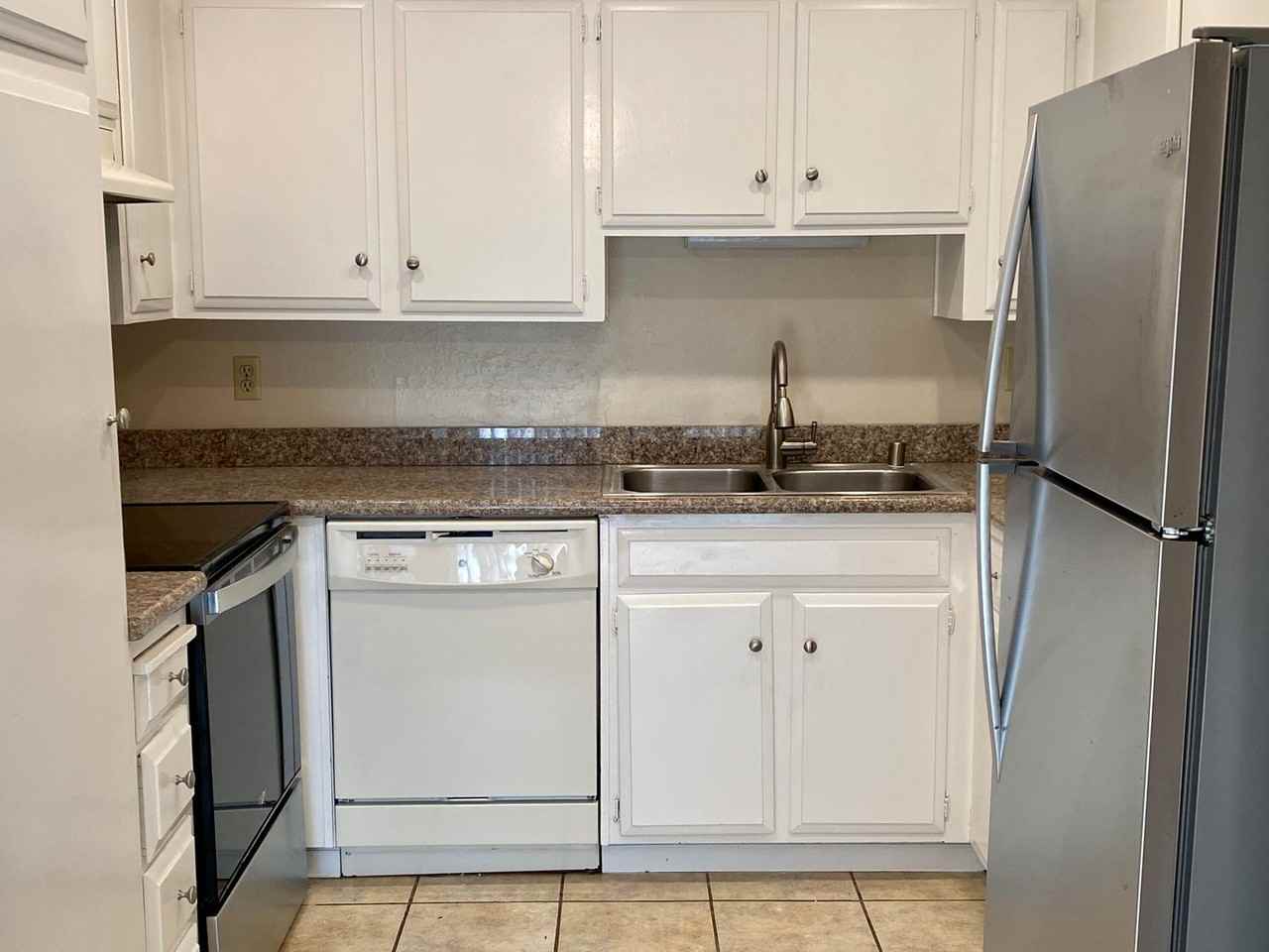 431 Lotus Ln - Photo 3 of 17