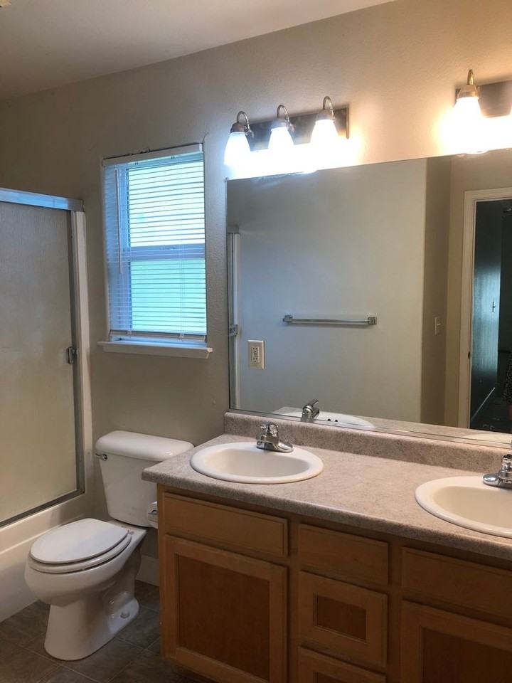 232 Oak Street - Photo 5 of 11