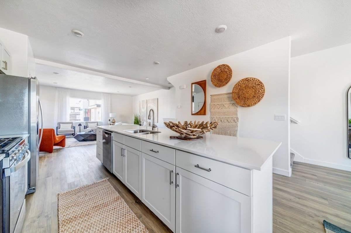 1279 W 100 S - Photo 4 of 13