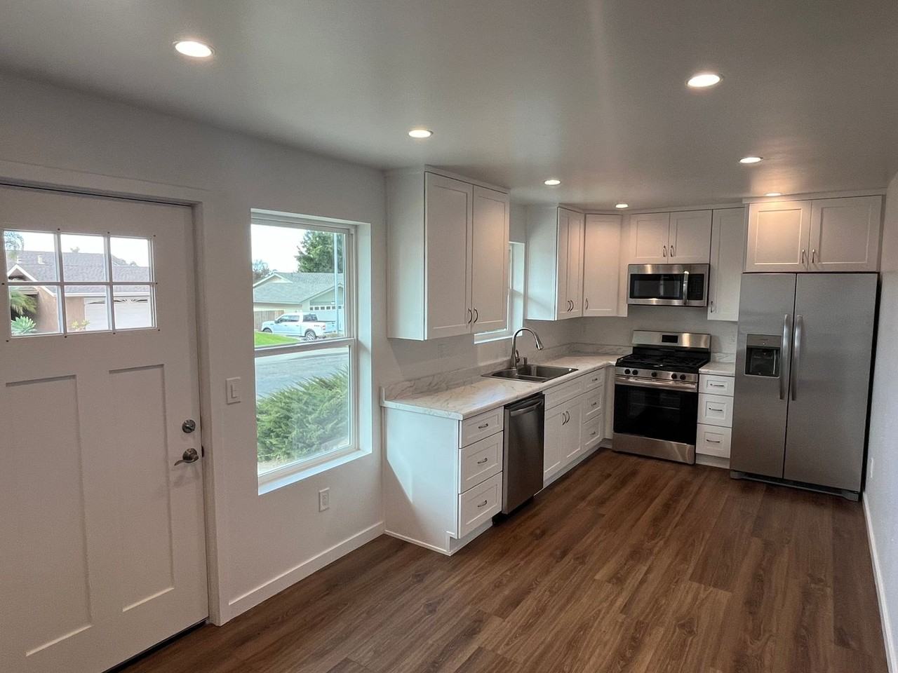 1547A Tiffany Park Cir - Photo 2 of 9