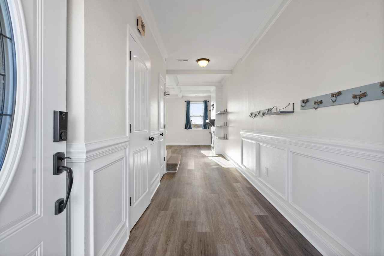 1180 Henry Place Blvd - Photo 4 of 34