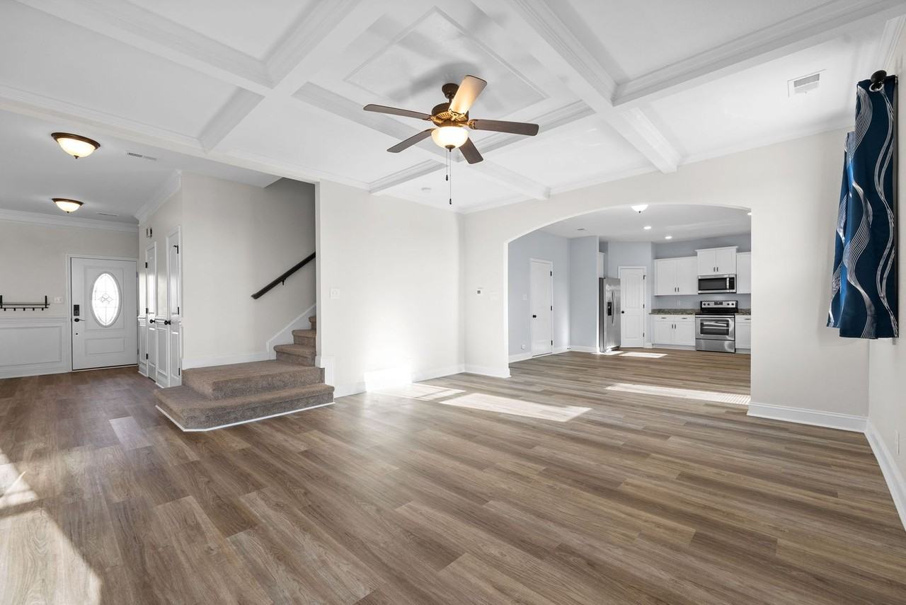 1180 Henry Place Blvd - Photo 5 of 34