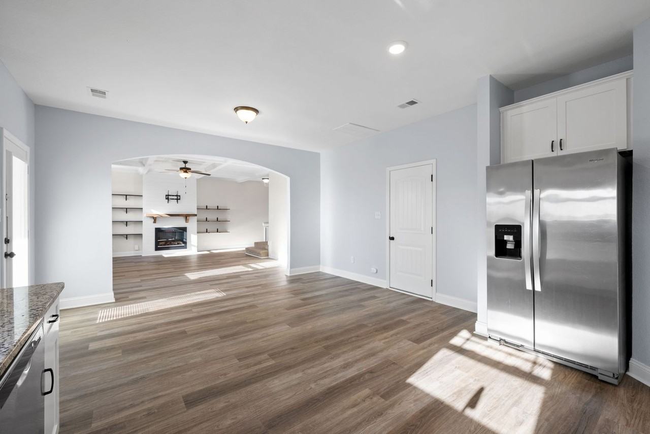 1180 Henry Place Blvd - Photo 6 of 34