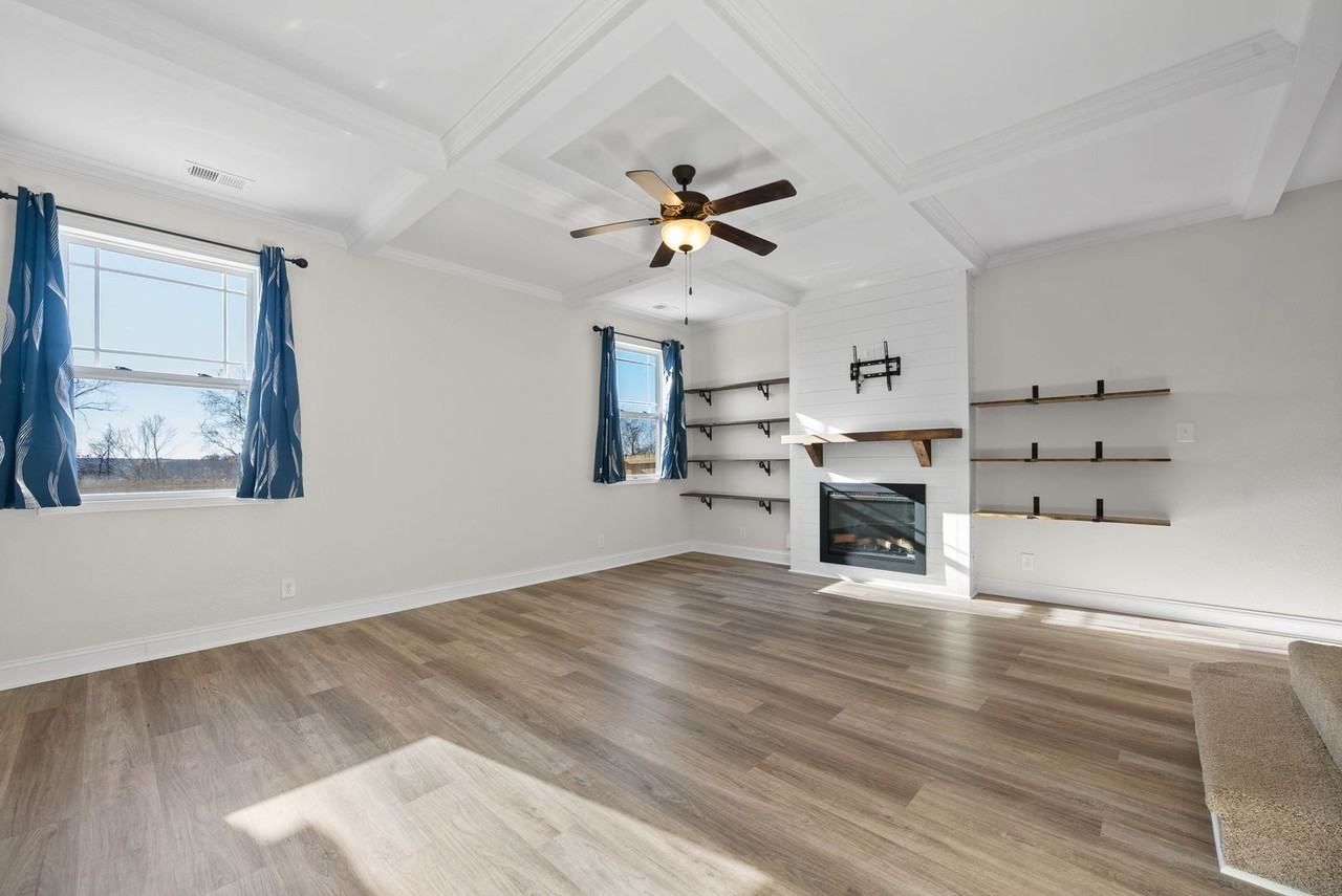 1180 Henry Place Blvd - Photo 7 of 34