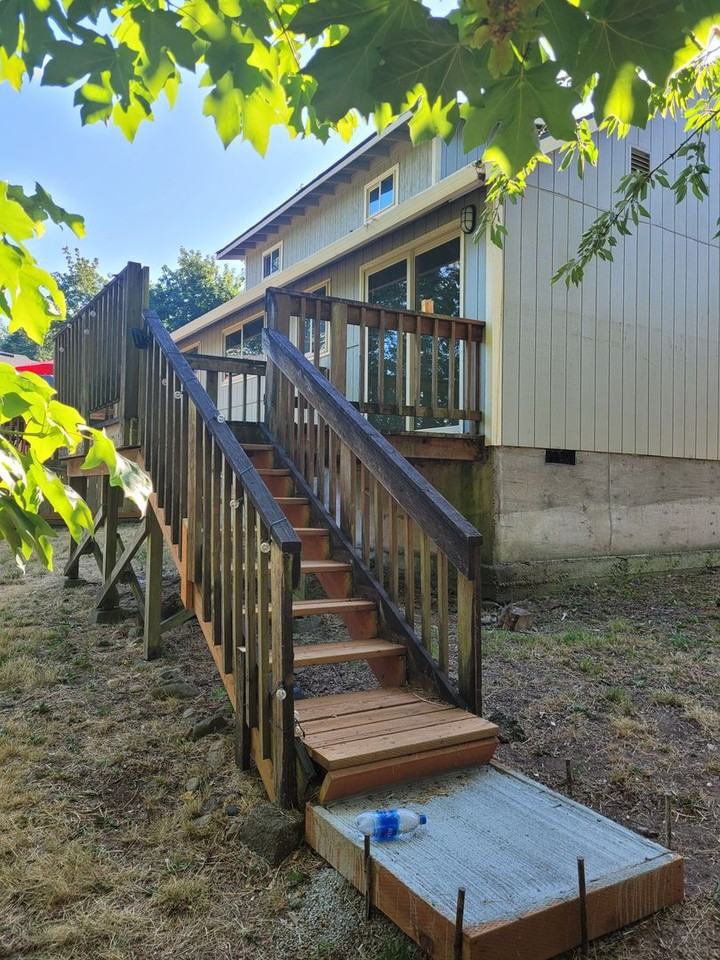 748 N 12th Ave - Photo 2 of 12