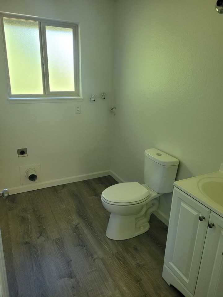 748 N 12th Ave - Photo 3 of 12