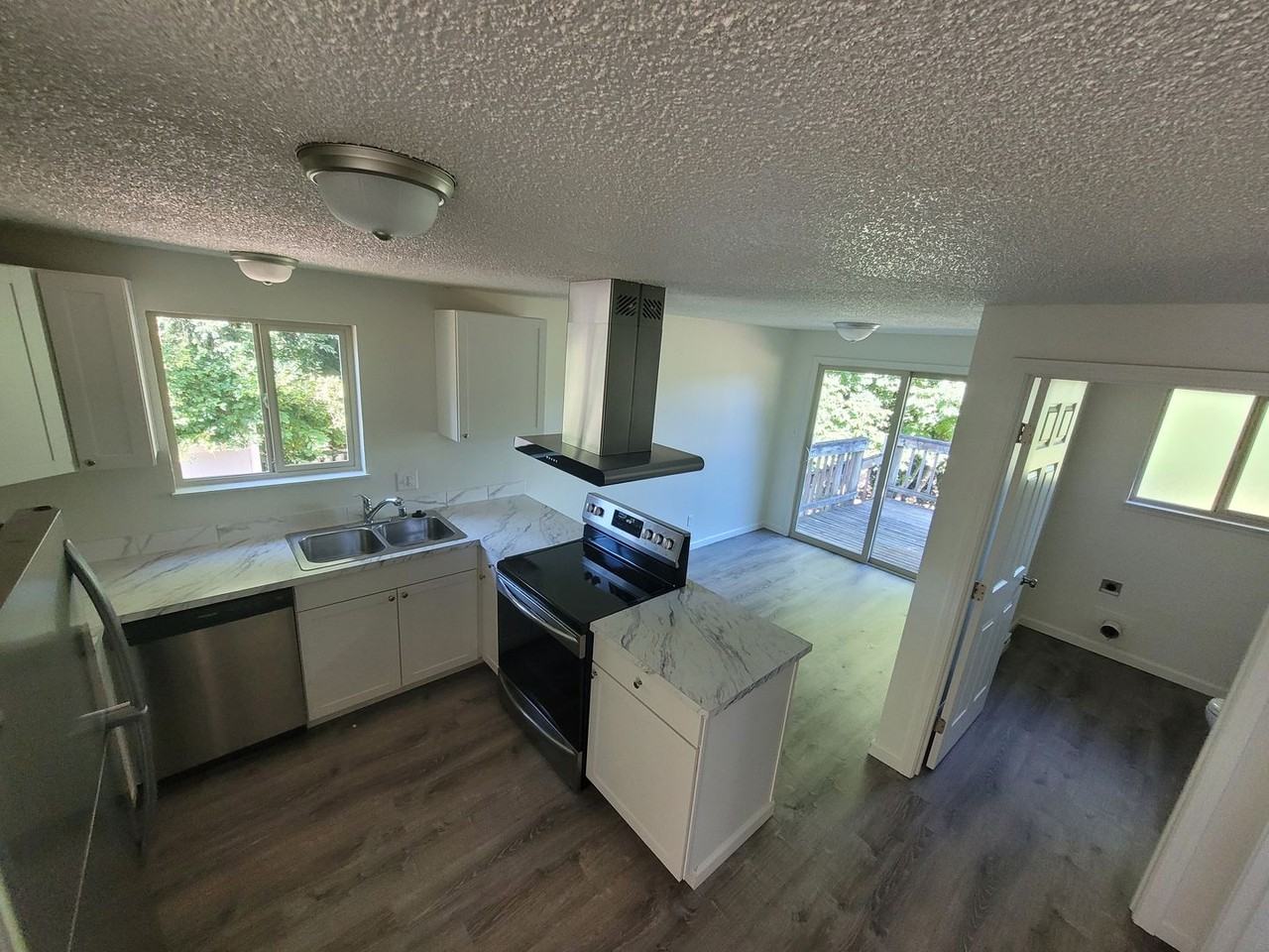 748 N 12th Ave - Photo 4 of 12