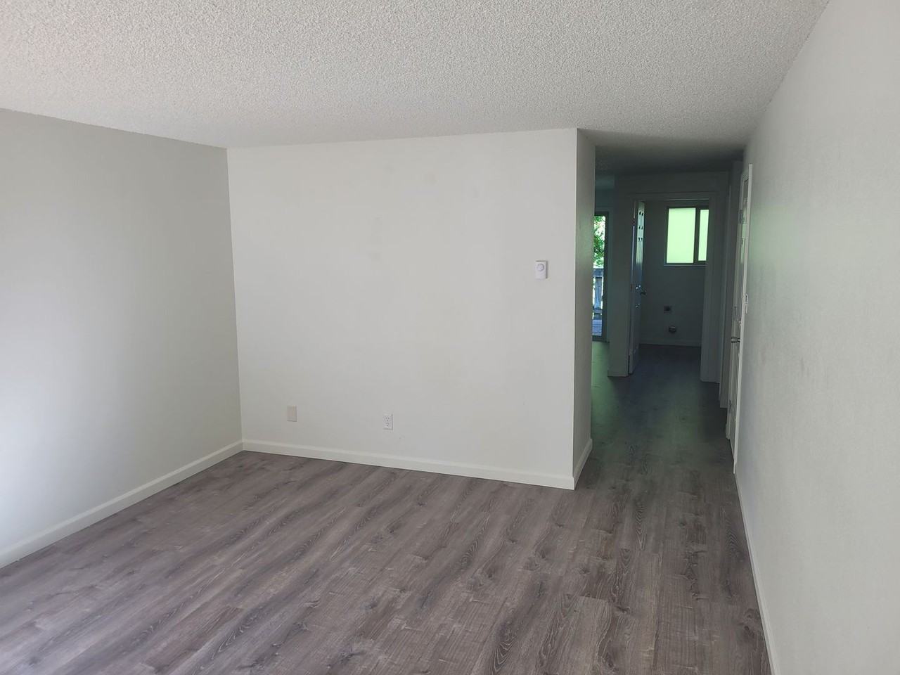 748 N 12th Ave - Photo 6 of 12
