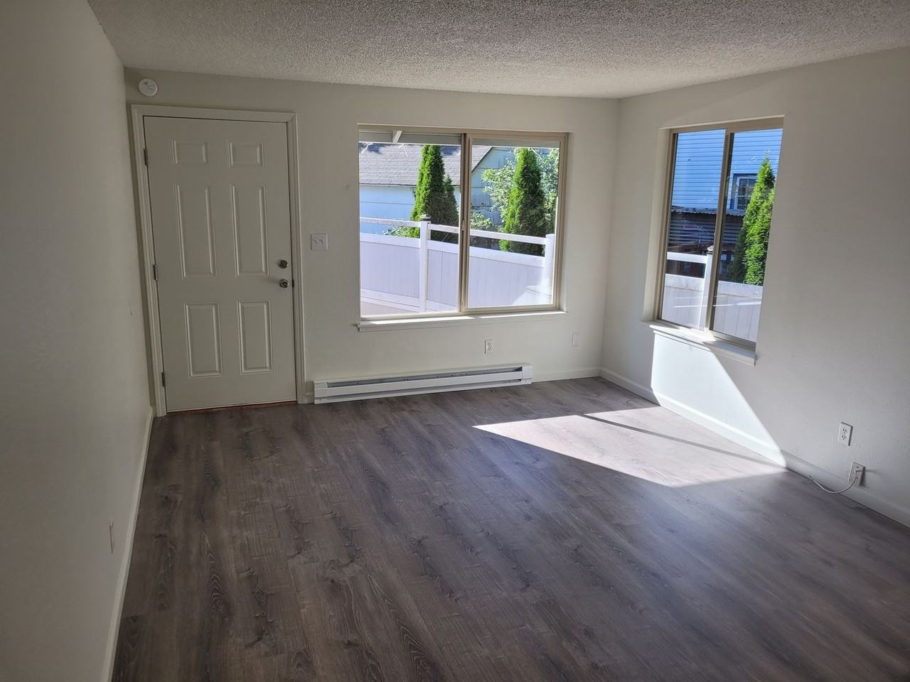 748 N 12th Ave - Photo 6 of 12