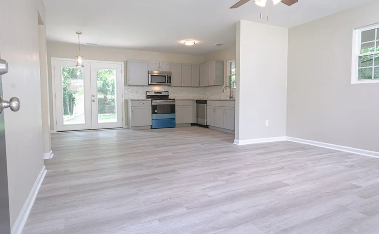 2114 Amber Dr - Photo 3 of 18