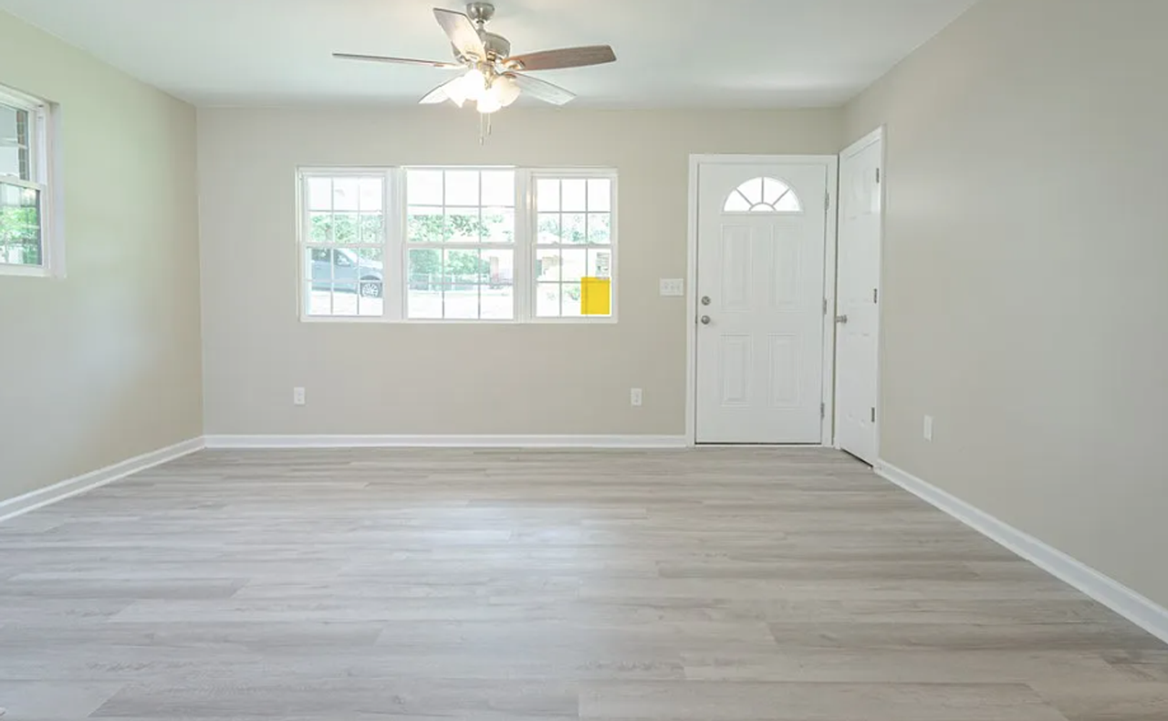 2114 Amber Dr - Photo 4 of 18