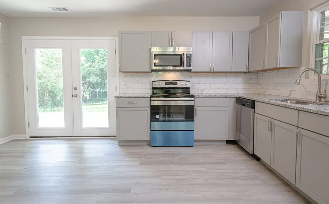 2114 Amber Dr - Photo 5 of 18