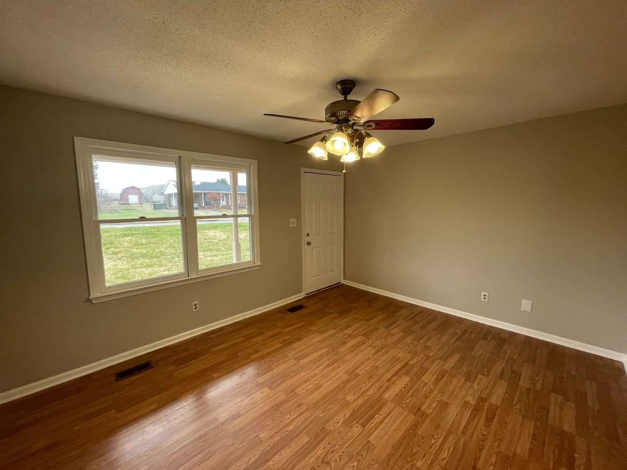 305 Southglenn Dr - Photo 3 of 22