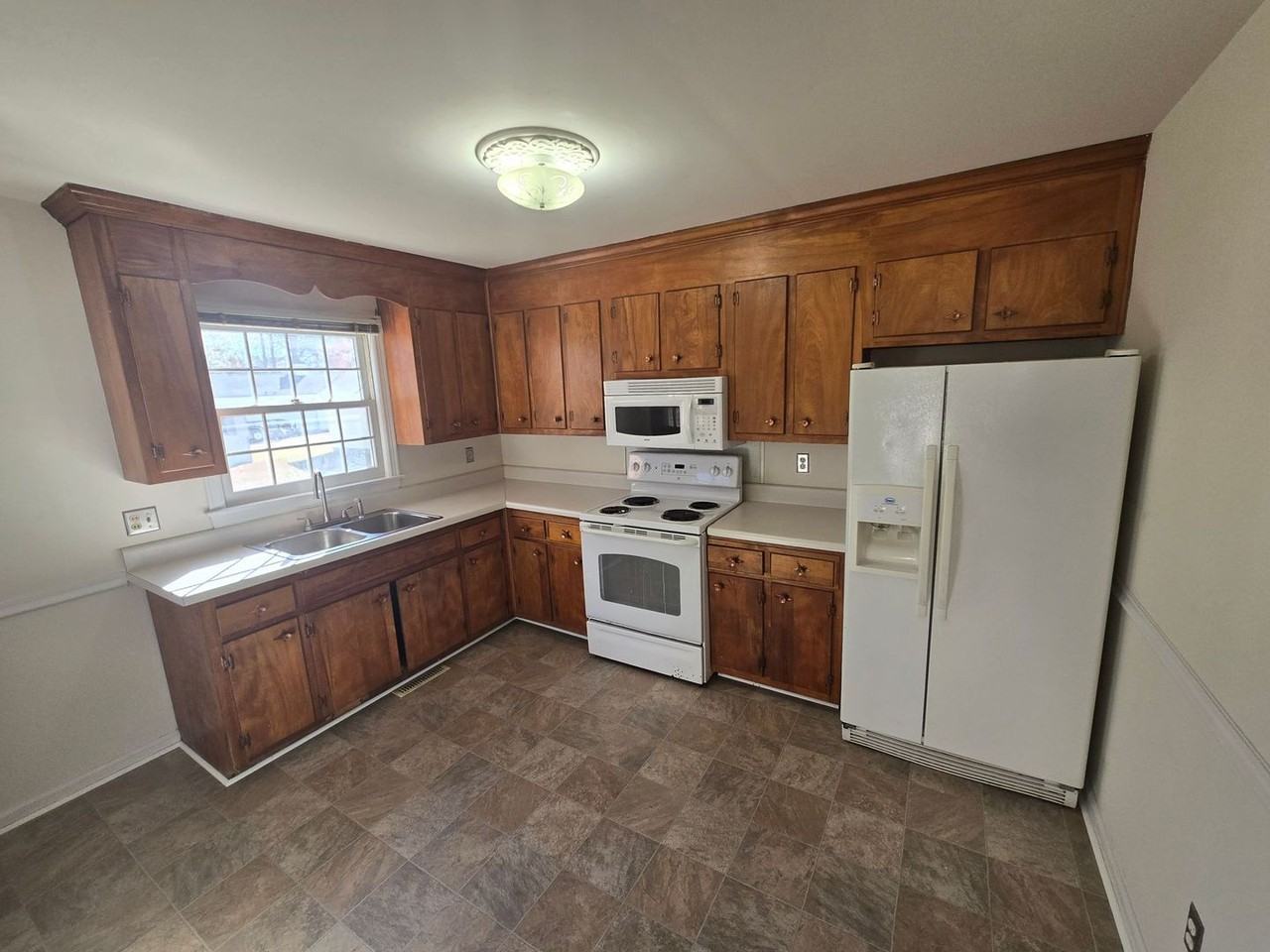 3200 Saint Charles St - Photo 2 of 4