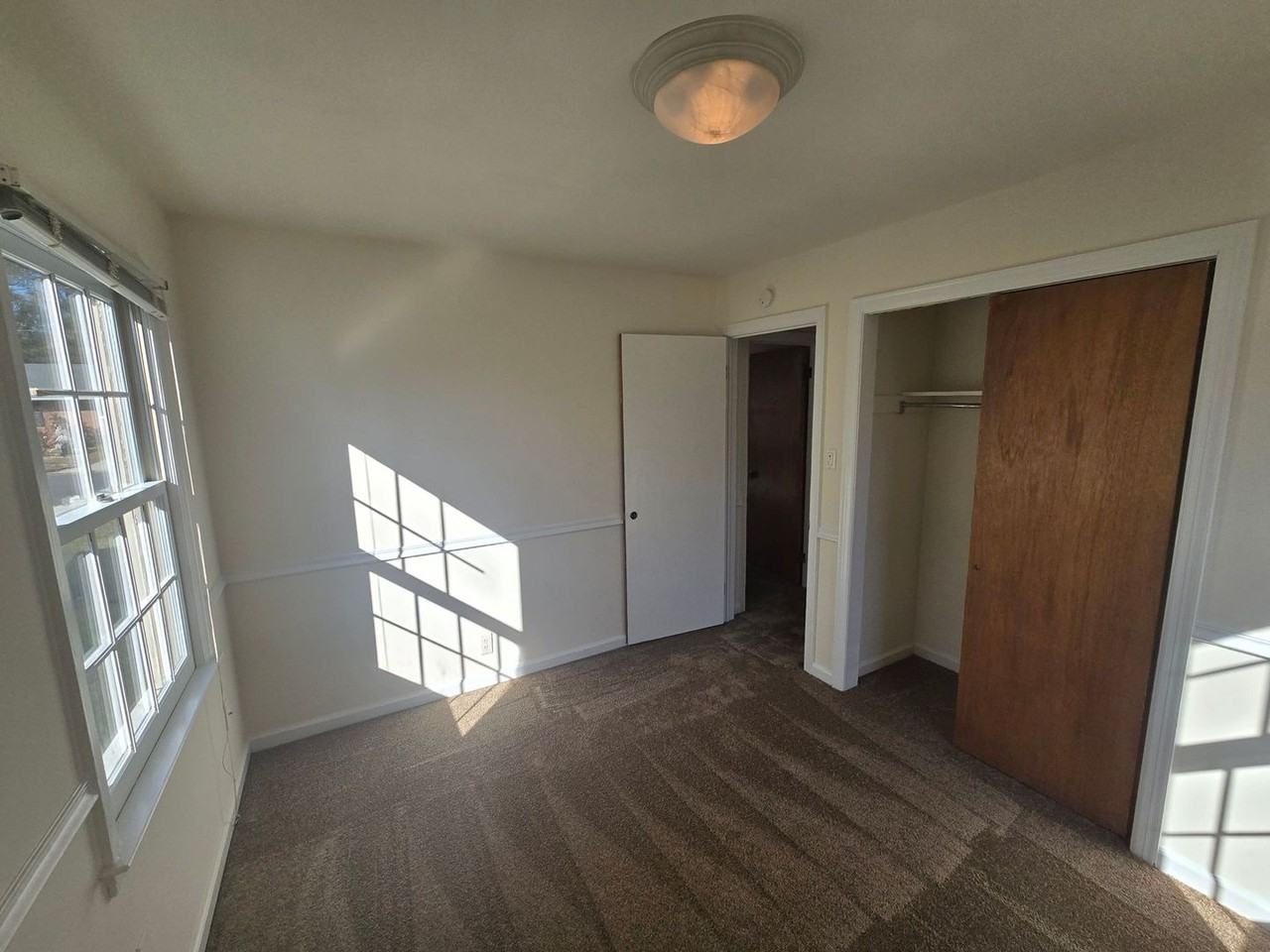 3200 Saint Charles St - Photo 3 of 4