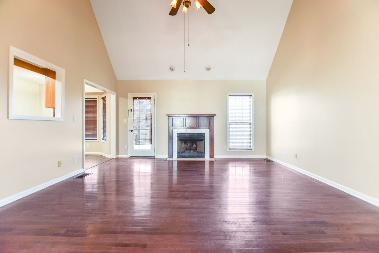 3886 Stella Dr - Photo 5 of 26