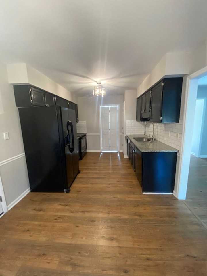 205 Sprucepine Dr - Photo 3 of 15