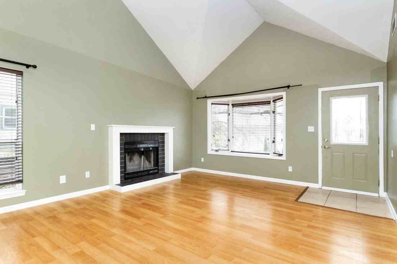 1829 Concord Ln - Photo 2 of 24