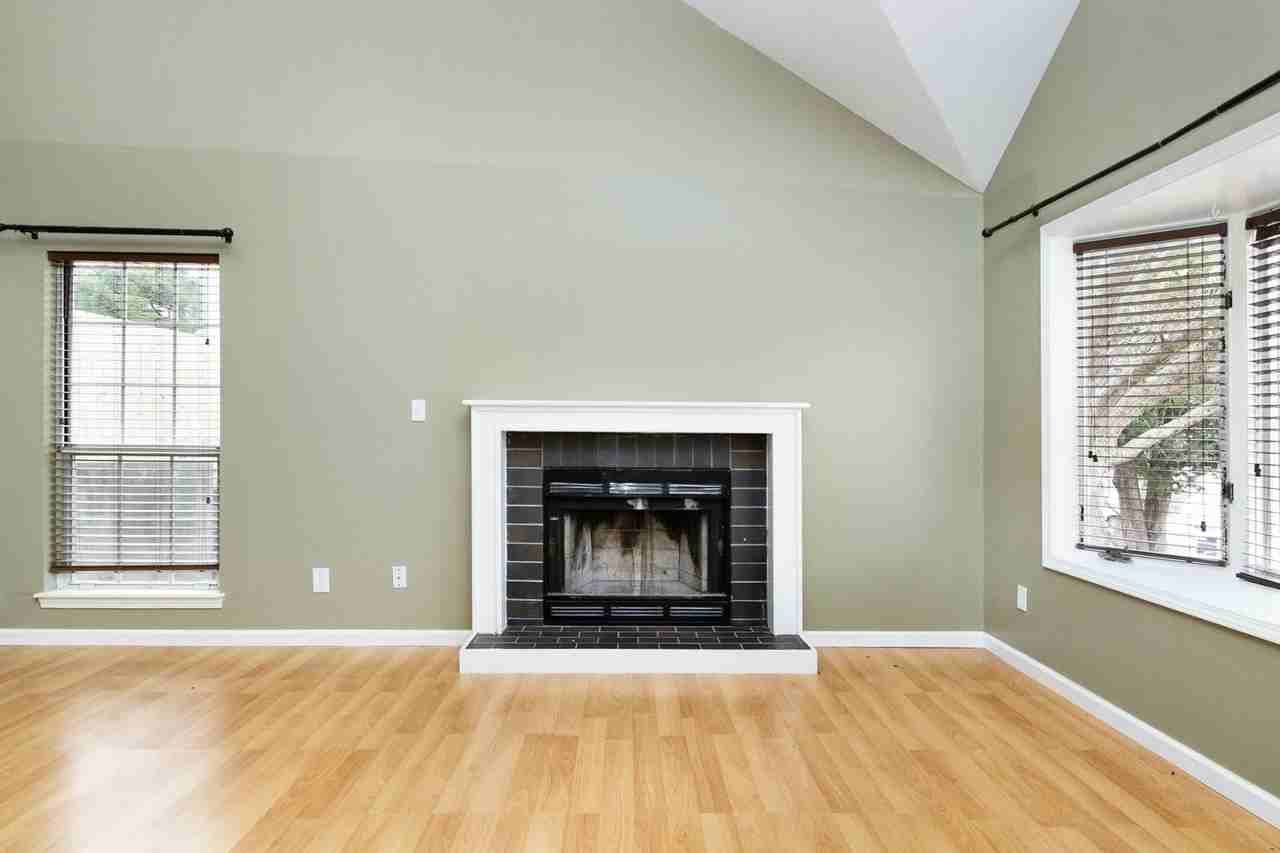 1829 Concord Ln - Photo 3 of 24