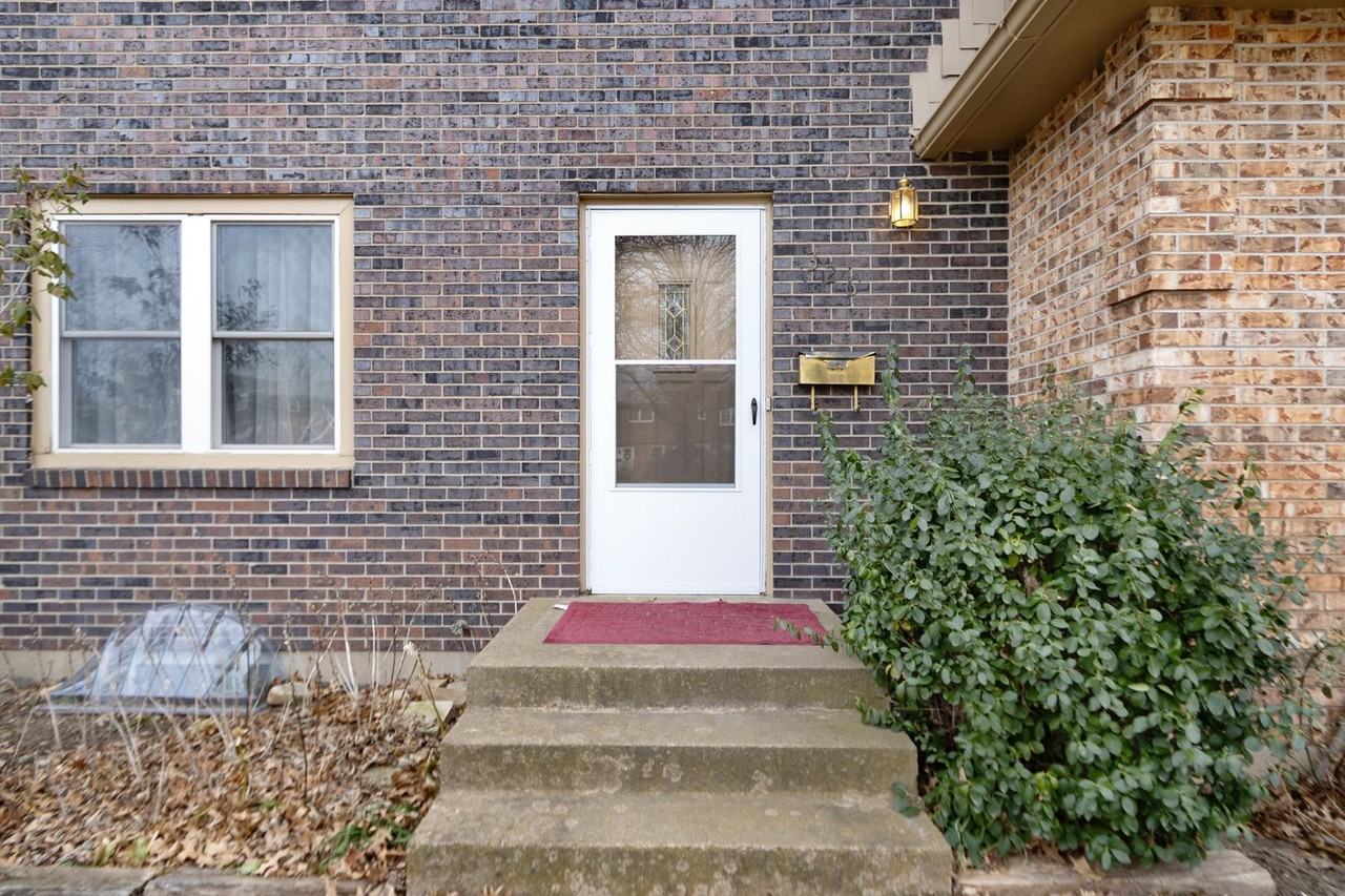 326 Twykingham Pl - Photo 2 of 24