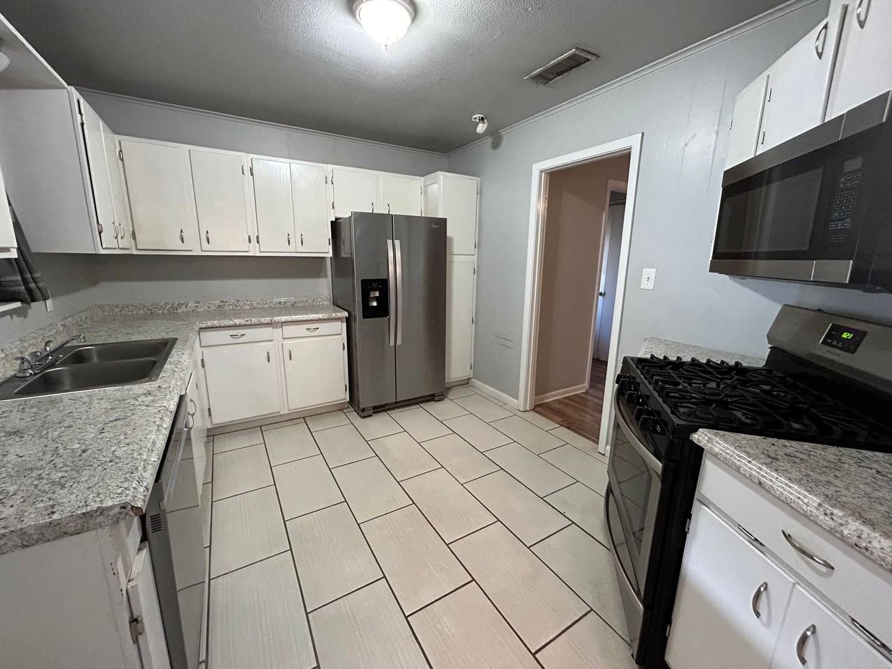 2506 Mecom Dr - Photo 2 of 10