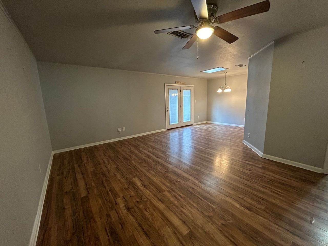 2506 Mecom Dr - Photo 3 of 10