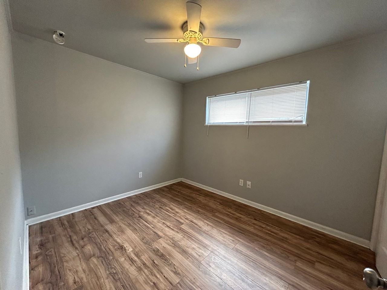 2506 Mecom Dr - Photo 5 of 10