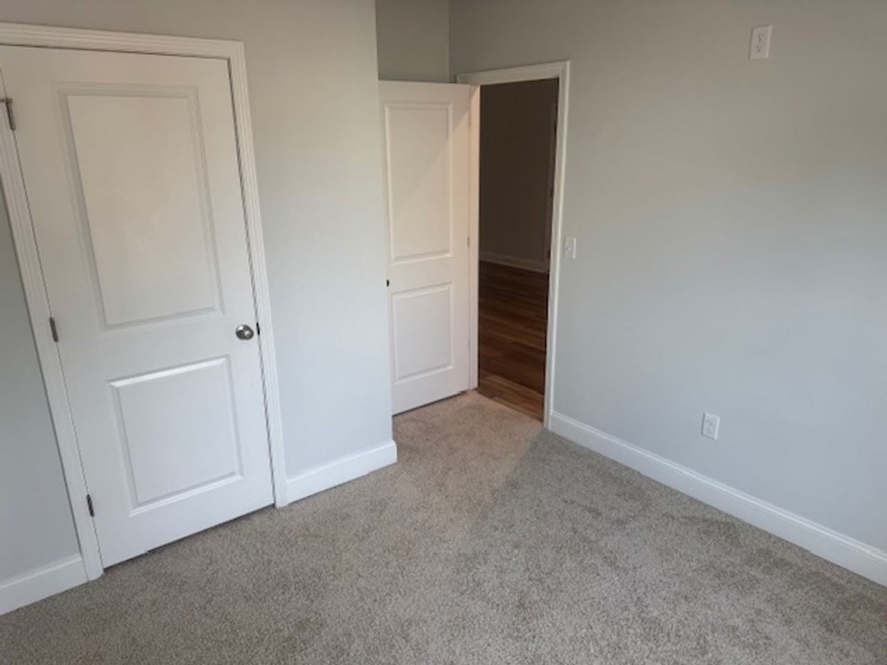 210 Lenox Cir - Photo 5 of 7