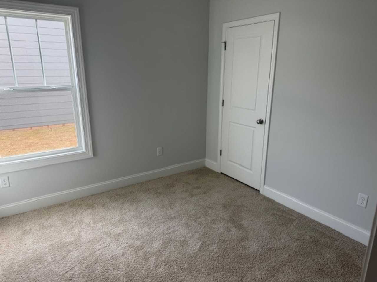 210 Lenox Cir - Photo 6 of 7