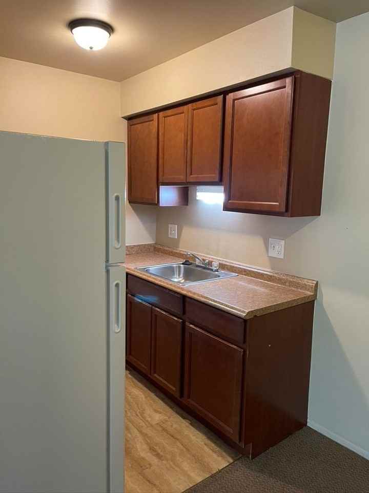 Park East Apartments (B) - Photo 7 of 17