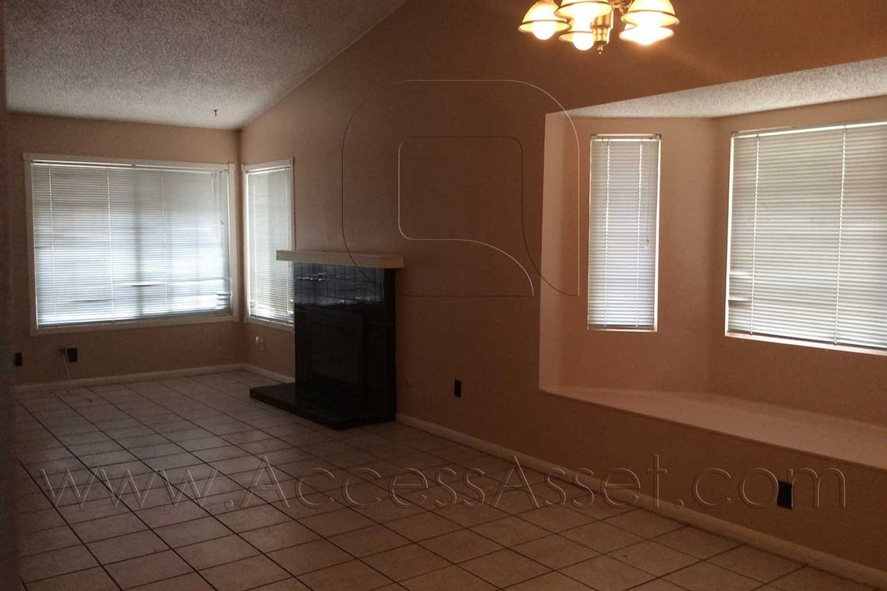 7182 Bradford St - Photo 3 of 33